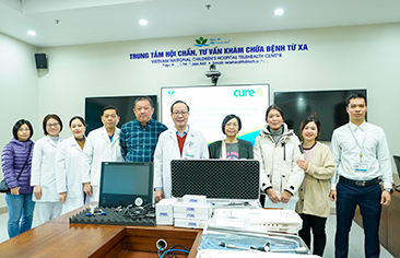 Tổ chức Cure International thăm và trao tặng thiết bị y tế  cho game bài đổi thưởng uy tin

