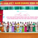 Rực rỡ sắc màu hội thi cắm hoa nghệ thuật chào mừng Ngày Phụ nữ Việt Nam 20/10